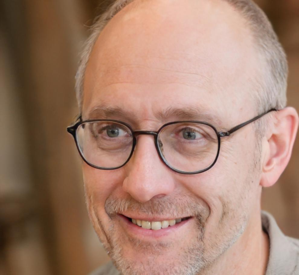 Dr. Henrik Müller, Geschäftsführer und Senior-Finanzanalyst bei qarvelonithae